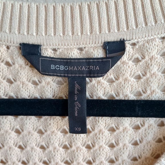 BCBG V-Neck Cream sweater - Picture 5 of 6